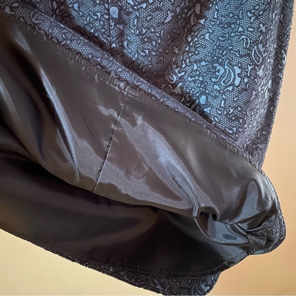 Tahari Skirt. Deep blue and black lace pattern. Side slits. Back zipper. - Picture 5 of 6